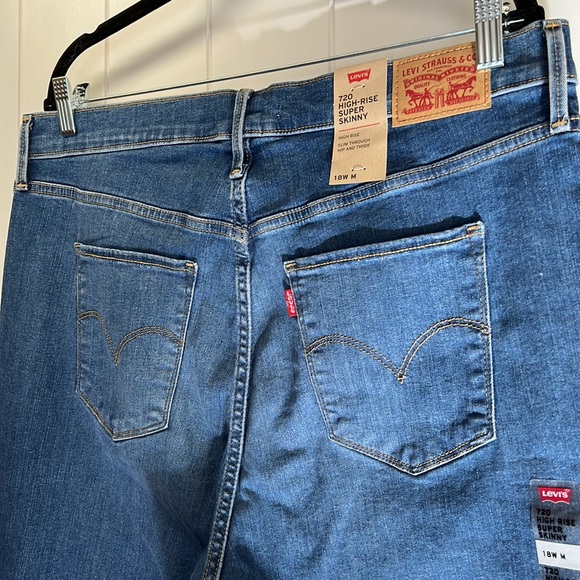 Levi's High Rise Skinny Jeans - Classic Blue - Picture 7 of 12